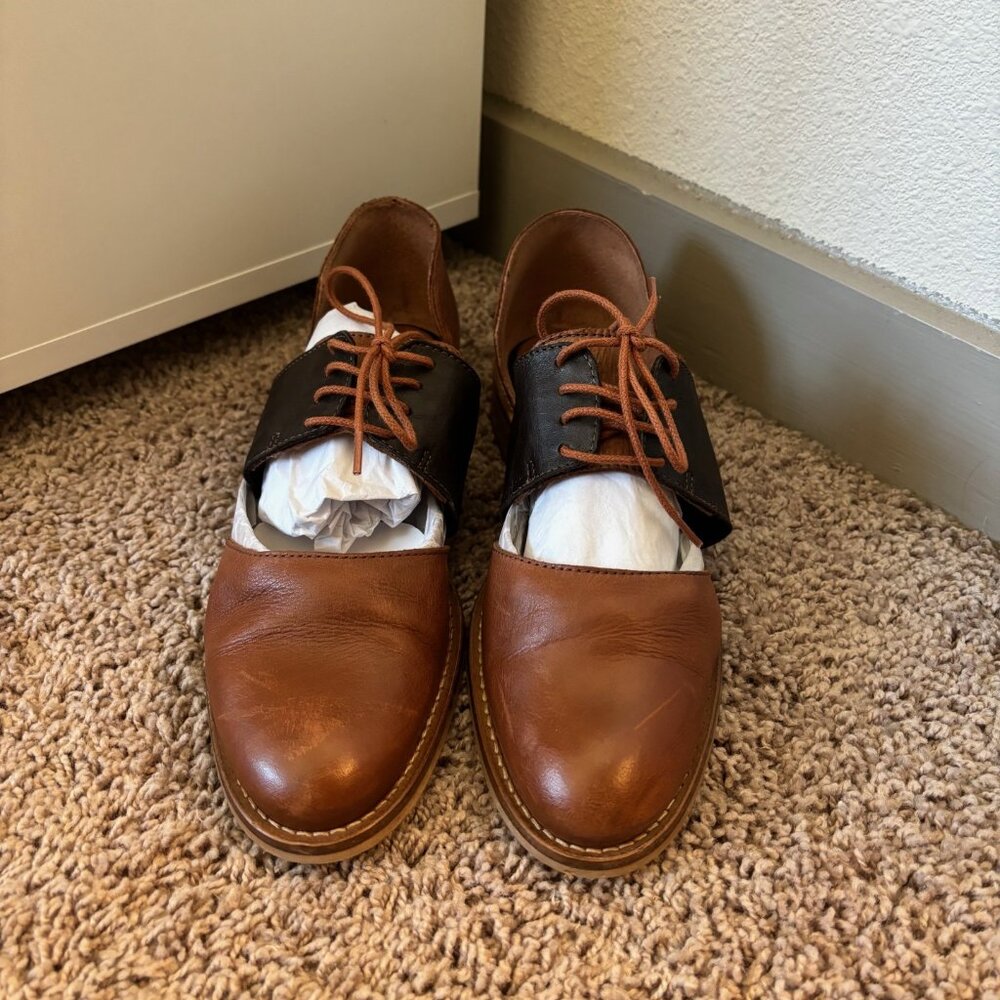 Relance Very Me Leather Flats – Used Like New – Chic Tan with Dark Brown Accents
